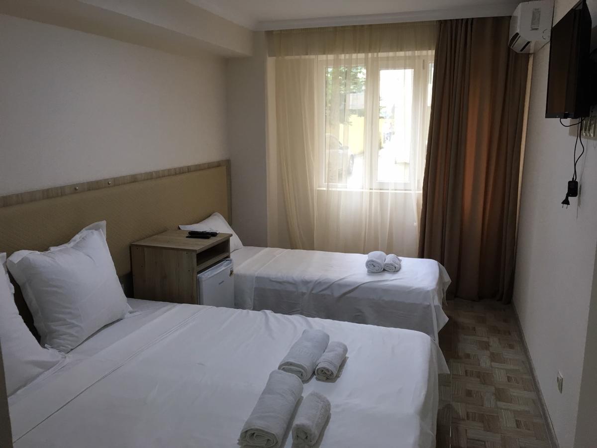 Femi Ji Hotel Batumi Exterior foto